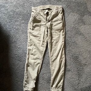 Gray/green jogger pants American eagle size 6 short